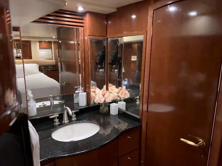 Oceans 10 Yacht Photos Pics 