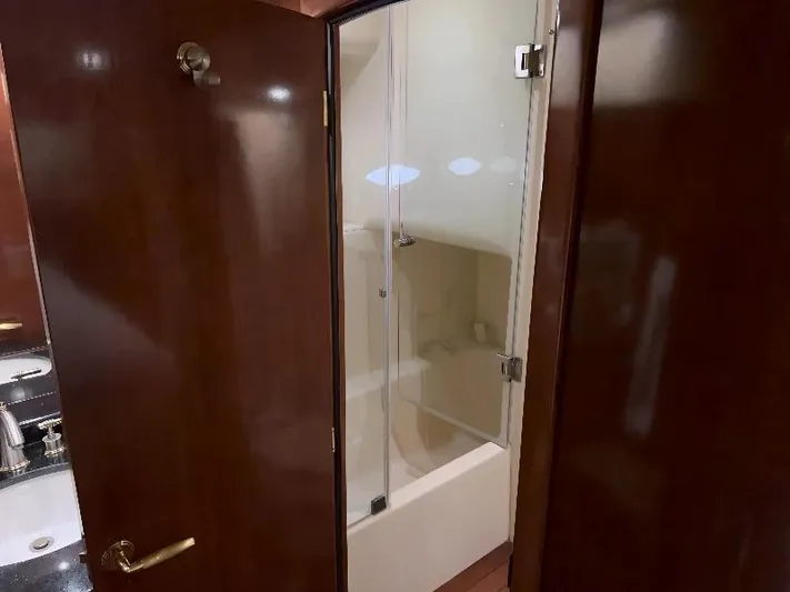 Oceans 10 Yacht Photos Pics 