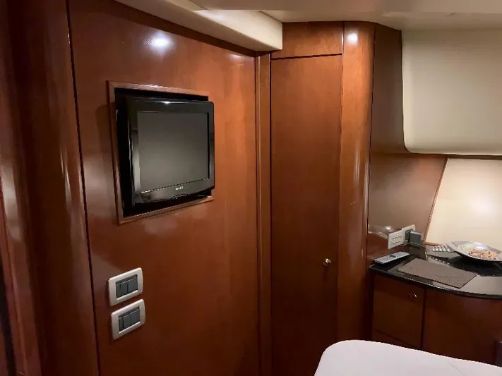 Oceans 10 Yacht Photos Pics 