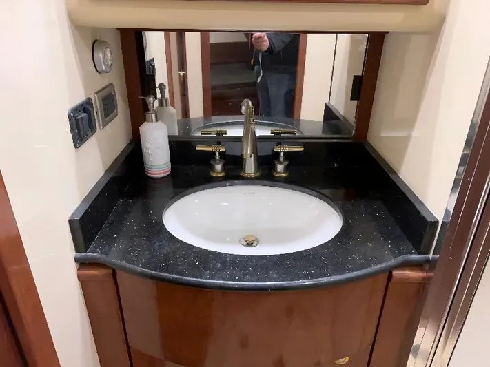 Oceans 10 Yacht Photos Pics 