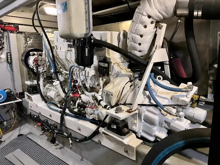 Oceans 10 Yacht Photos Pics 