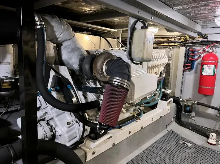 Oceans 10 Yacht Photos Pics 