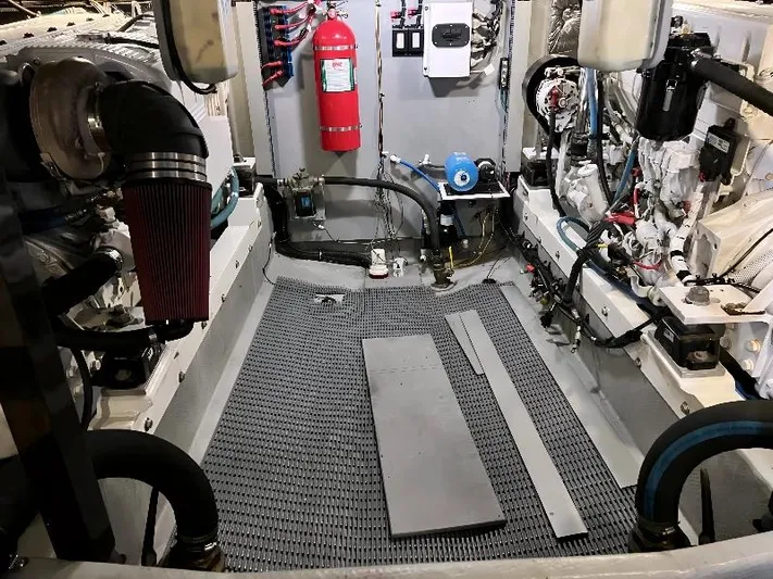 Oceans 10 Yacht Photos Pics 