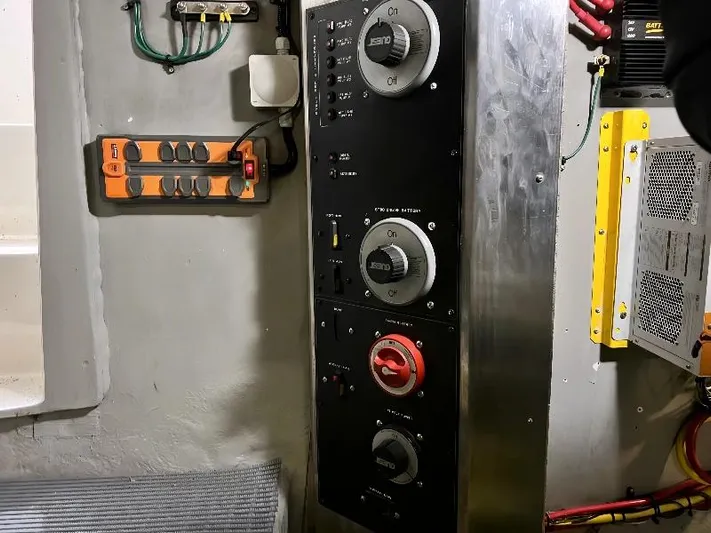 Oceans 10 Yacht Photos Pics 