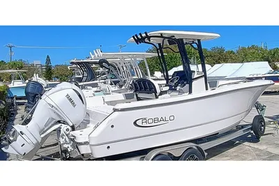 Robalo R232 Explorer