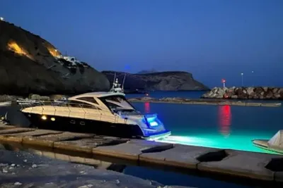 2005 Princess V48