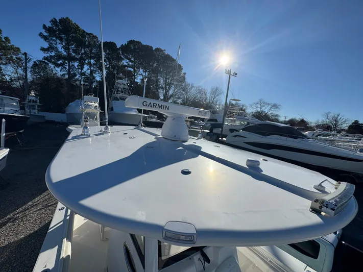 Temp Tag Yacht Photos Pics Regulator 31 boat 2022 with Garmin equipment under sunlight.