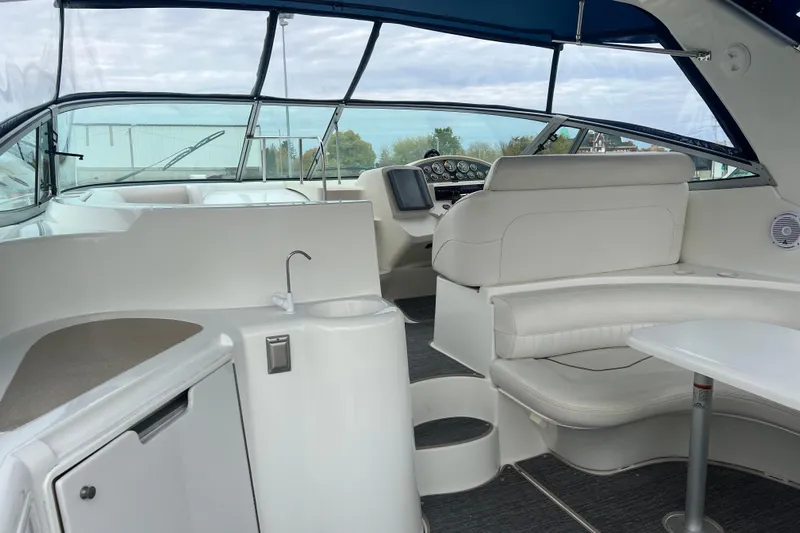 Getaway Yacht Photos Pics 2000 Cruisers Yachts 3870 Express interior with white seating and helm.