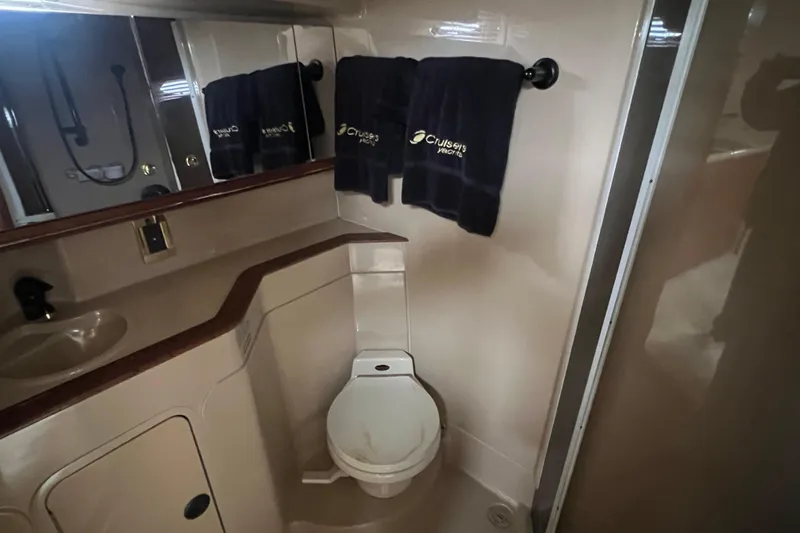 Getaway Yacht Photos Pics Bathroom interior of 2000 Cruisers Yachts 3870 Express with towels and toilet.