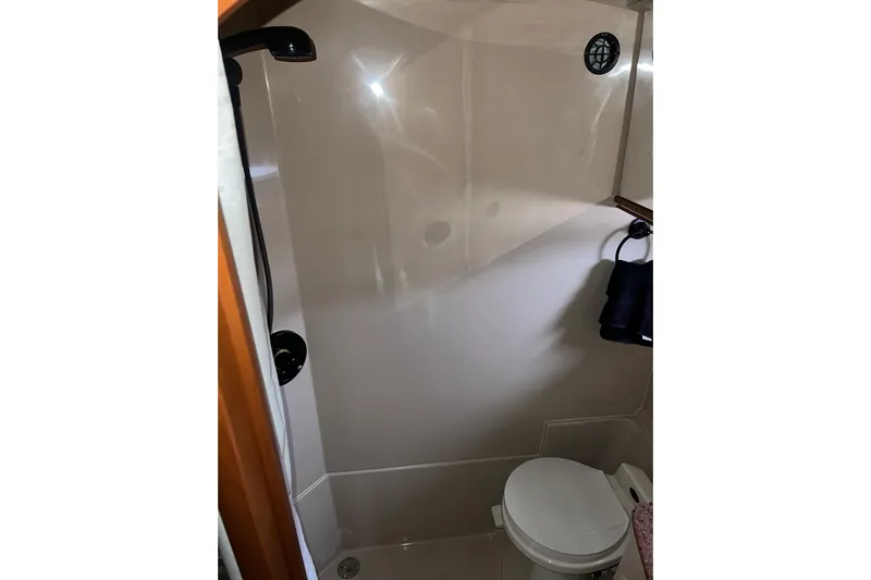 Getaway Yacht Photos Pics Bathroom interior of 2000 Cruisers Yachts 3870 Express with shower and toilet.