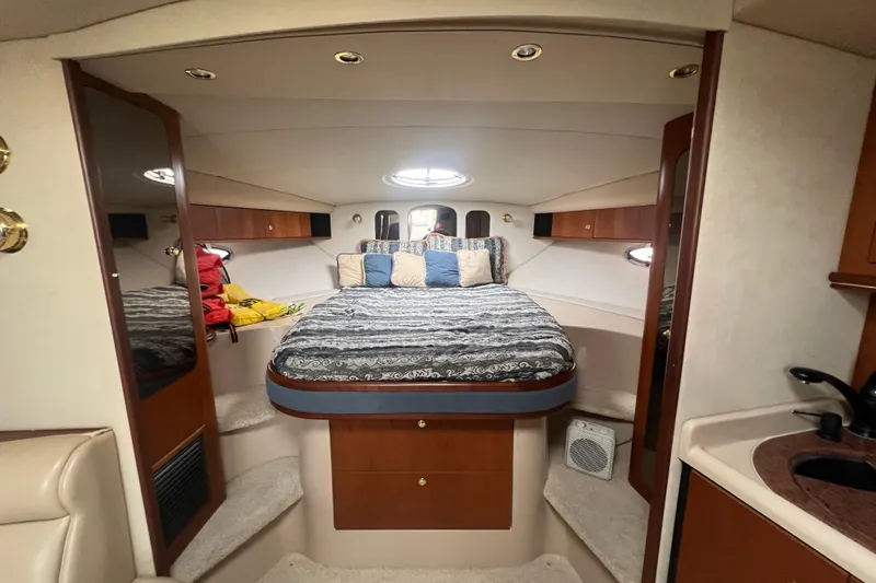 Getaway Yacht Photos Pics Interior of 2000 Cruisers Yachts 3870 Express, featuring a cozy bedroom with elegant wood finishes.