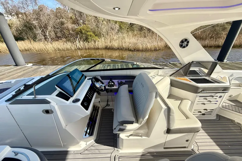  Yacht Photos Pics 2021 Sea Ray SLX 310 Outboard boat interior with helm, seating, and modern controls.
