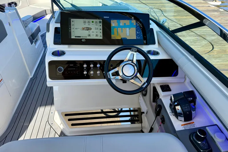  Yacht Photos Pics 2021 Sea Ray SLX 310 Outboard helm with advanced navigation display and controls.