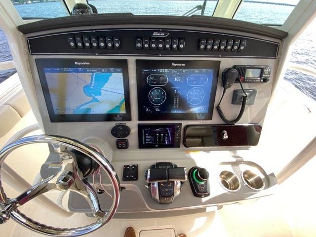 2017 Boston Whaler 330 Outrage