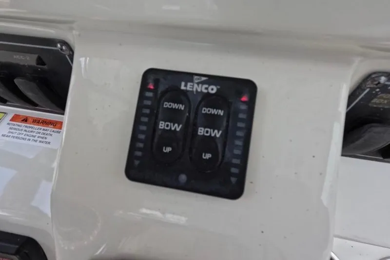 32 Boston Whaler Outrage 2013 Yacht Photos Pics Control panel of a 2013 Boston Whaler 320 Outrage boat.