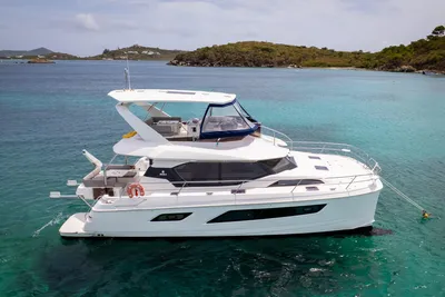 Aquila 44 Yacht