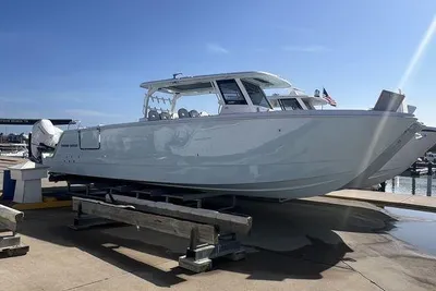 Twin Vee 400 Center Console GFX