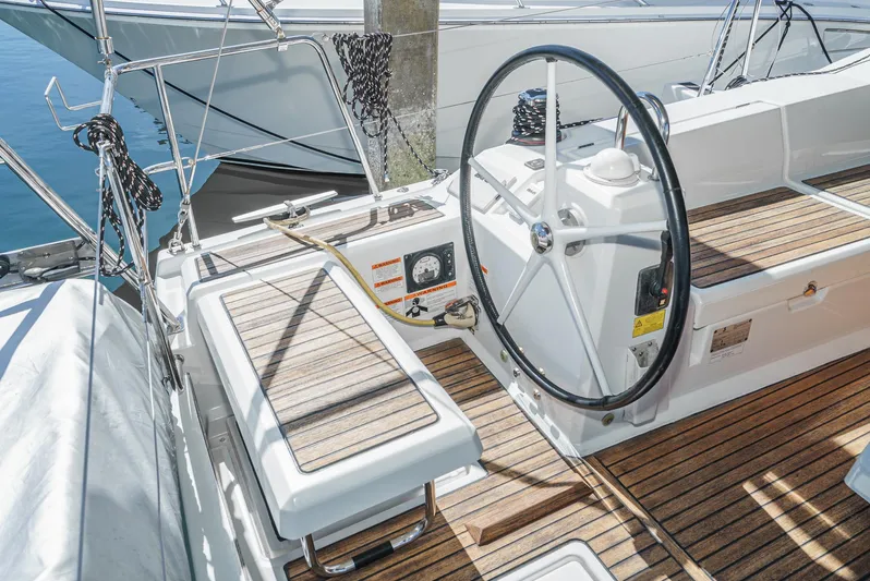 Ms T Yacht Photos Pics 