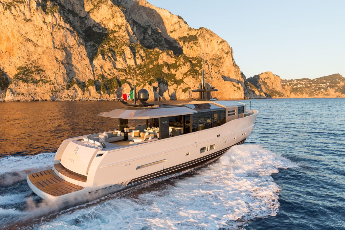 2010 Arcadia Yachts 85 
