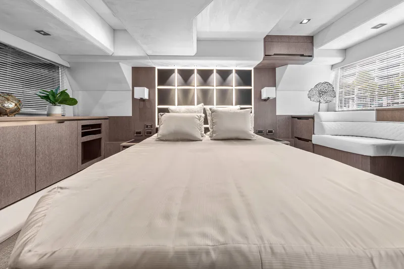 Tlor Yacht Photos Pics 