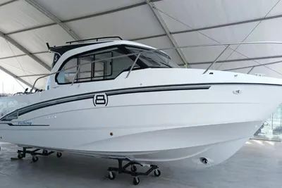 Beneteau Antares 8 Fishing