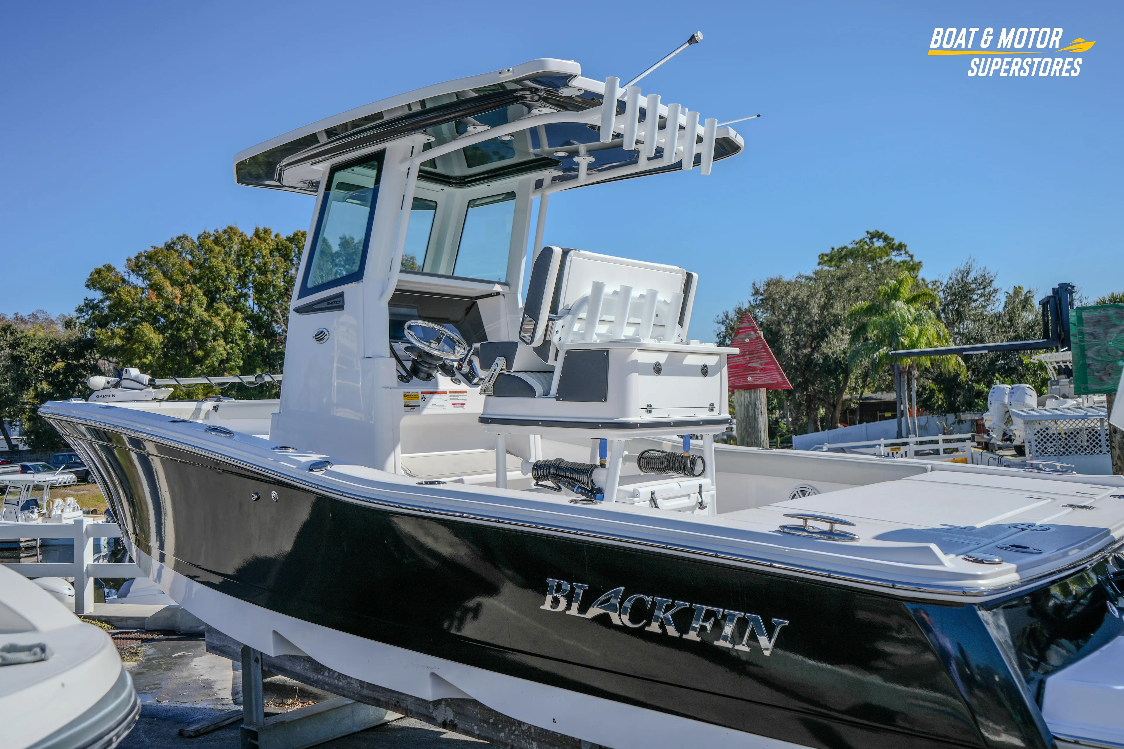 2025 Blackfin 262 HB boat displayed at Boat & Motor Superstores, featuring sleek design and modern amenities.