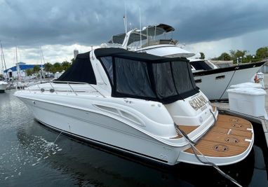 Sea Ray 410 Express Cruiser