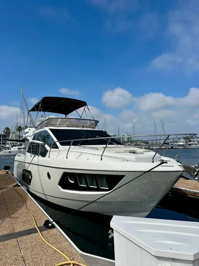 Y Knot Yacht Photos Pics 