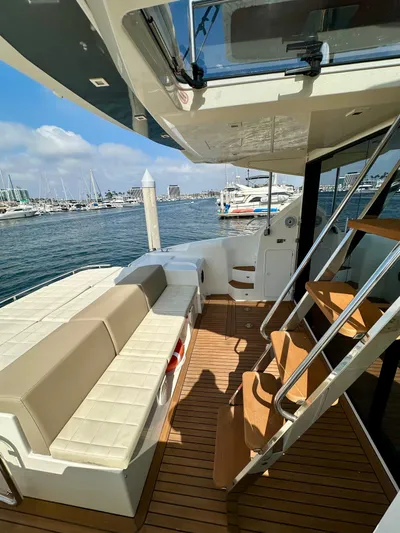 Y Knot Yacht Photos Pics 