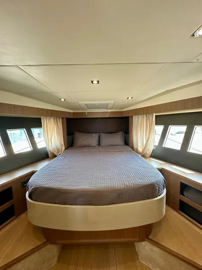 Y Knot Yacht Photos Pics 