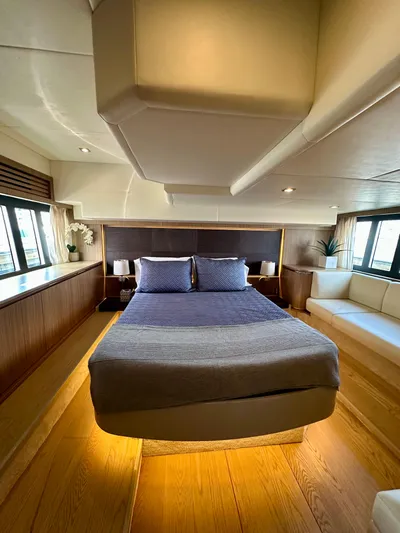 Y Knot Yacht Photos Pics 