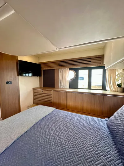 Y Knot Yacht Photos Pics 