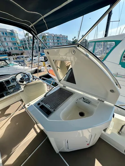 Y Knot Yacht Photos Pics 