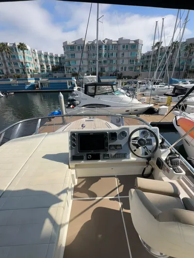 Y Knot Yacht Photos Pics 