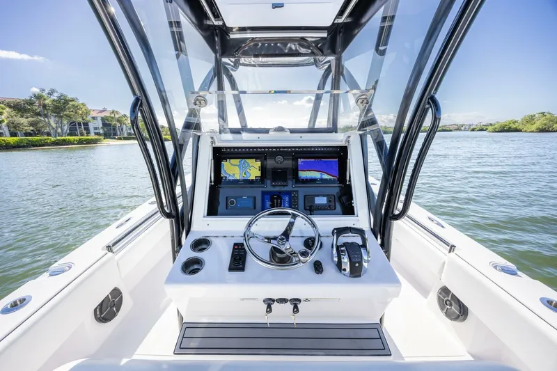  Yacht Photos Pics 2019 SeaHunter 28 Floridian boat dashboard with navigation screens on a sunny day.