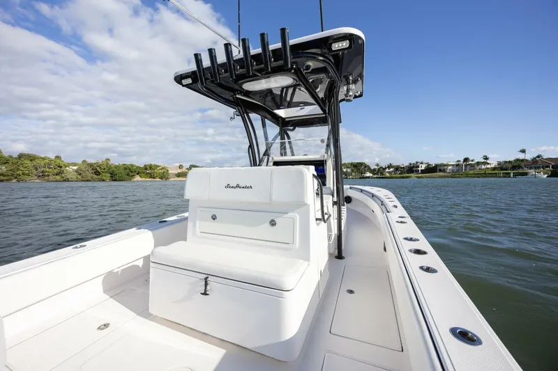  Yacht Photos Pics 2019 SeaHunter 28 Floridian boat on calm water, featuring sleek design and spacious deck.