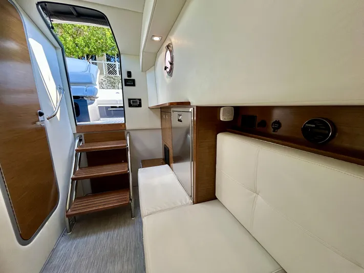 Tgis Yacht Photos Pics 