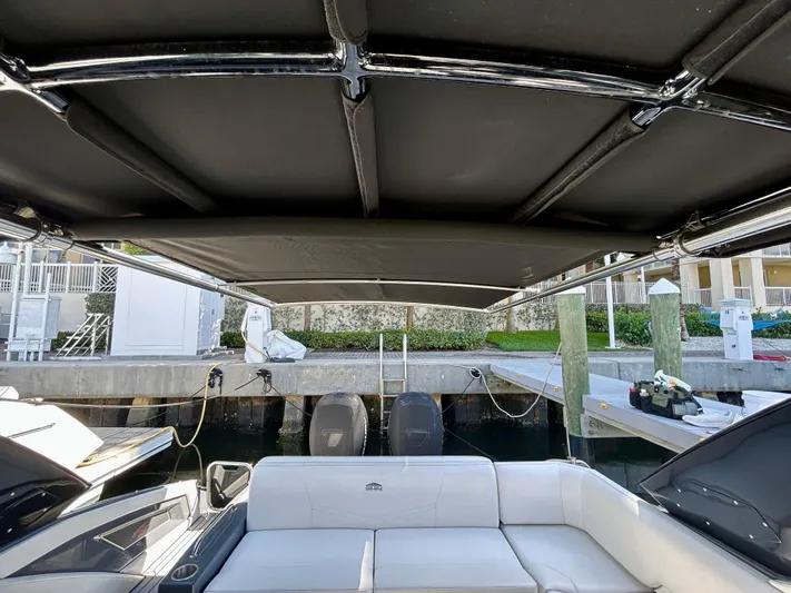 Tgis Yacht Photos Pics 2021 Cruisers Yachts 338 South Beach Edition Bow Rider interior with canopy and seating.