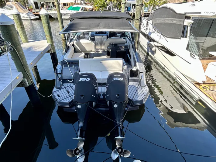 Tgis Yacht Photos Pics 2021 Cruisers Yachts 338 South Beach Edition Bow Rider docked with twin 350 engines.