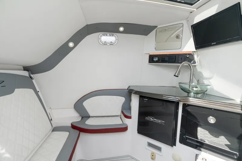 Rip Roaring Yacht Photos Pics 