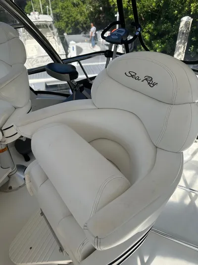 Meccabucks Yacht Photos Pics Luxurious white captain's chair on 2007 Sea Ray 52 Sedan Bridge yacht.