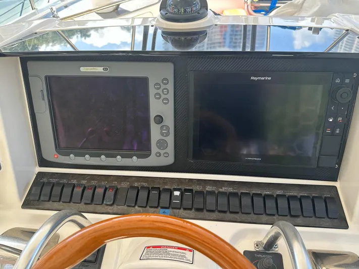 Meccabucks Yacht Photos Pics Helm of 2007 Sea Ray 52 Sedan Bridge with navigation displays and controls.