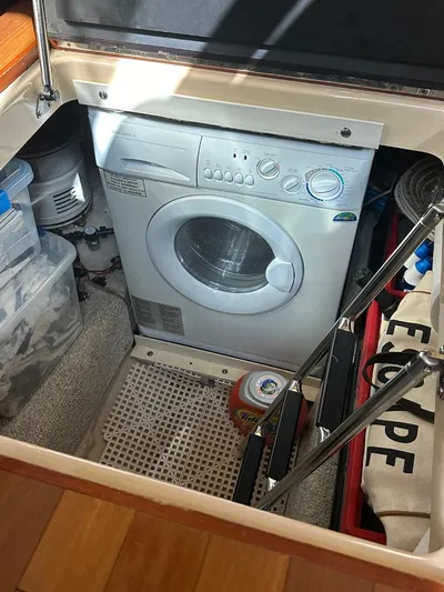Meccabucks Yacht Photos Pics Washing machine in 2007 Sea Ray 52 Sedan Bridge yacht interior compartment.