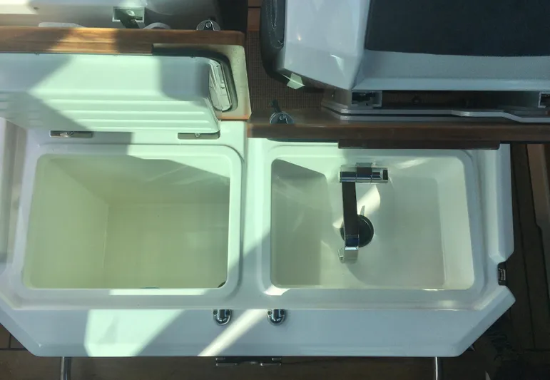  Yacht Photos Pics Cabin Frig & Sink
