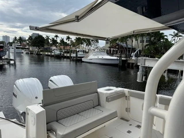  Yacht Photos Pics 2022 PURSUIT 328 S - Image 5