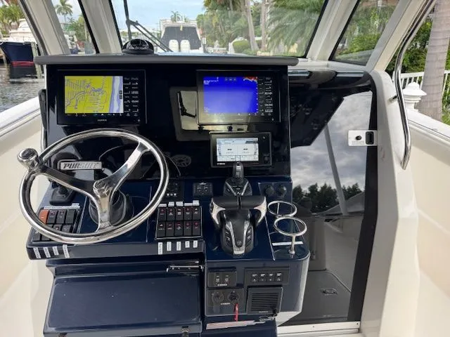  Yacht Photos Pics 2022 PURSUIT 328 S - Image 10