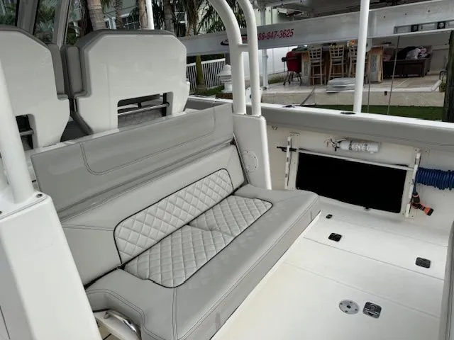  Yacht Photos Pics 2022 PURSUIT 328 S - Image 7