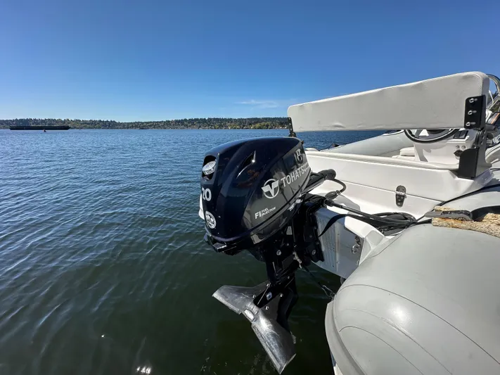 Yacht Photos Pics Outboard motor on a 2004 Sea Ray 340 Sundancer, cruising on a sunny lake.