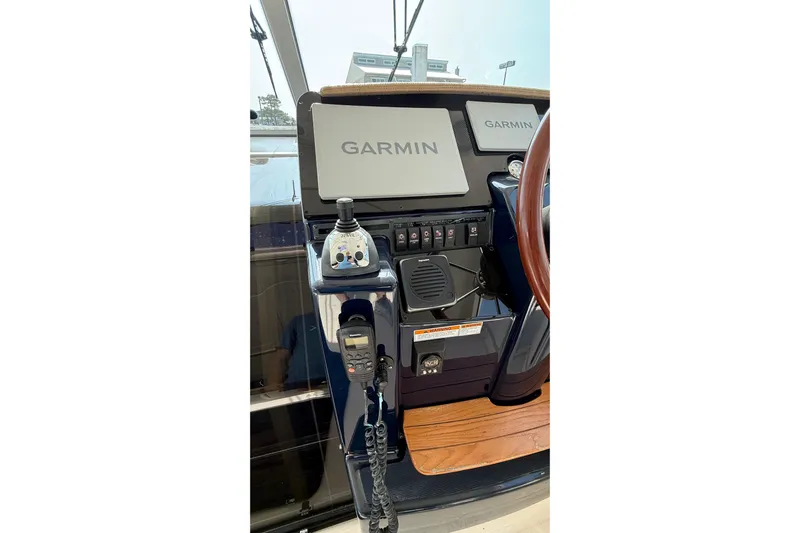  Yacht Photos Pics 2007 Tiara Yachts 3900 Sovran helm with Garmin navigation displays and controls.