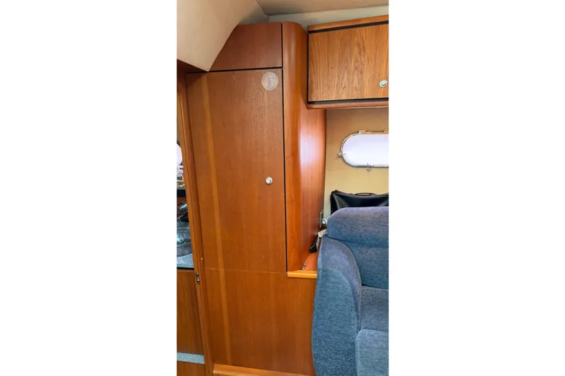  Yacht Photos Pics Interior of 2007 Tiara Yachts 3900 Sovran, featuring wooden cabinetry and seating.